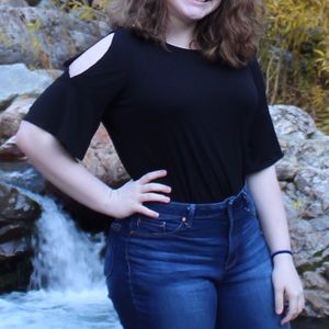 Cold shoulder Cyrus black blouse